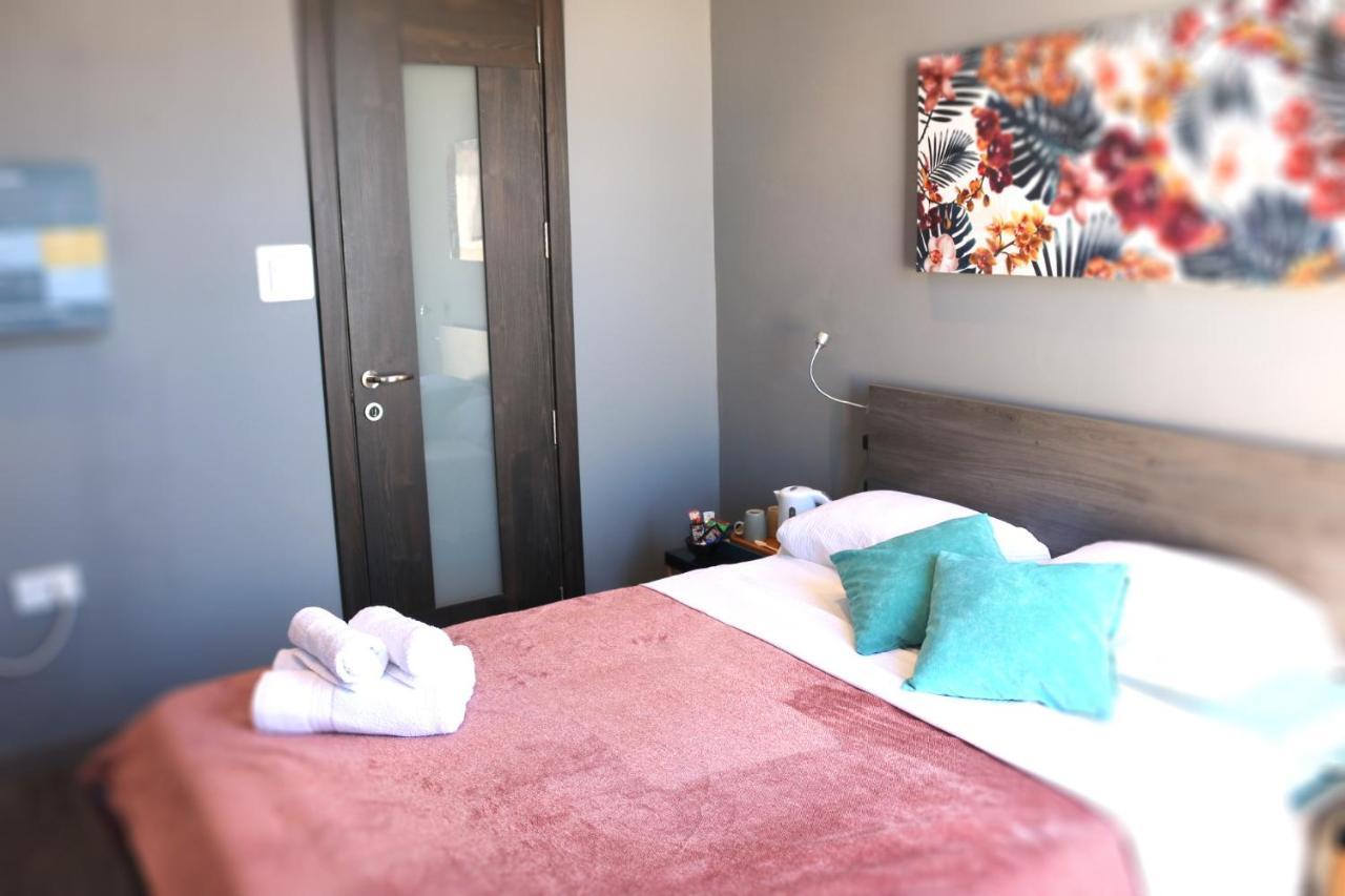 Velleran Accomodation Tarxien Extérieur photo